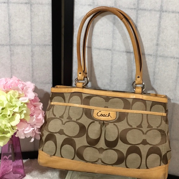 Coach Handbags - Coach Park signature canvas jacquard carryall tote